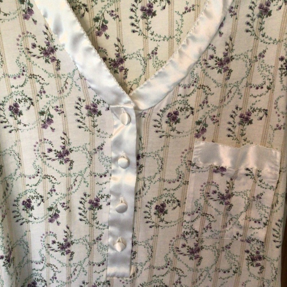 Kathryn - Flannel sleep shirt with purple flowers and ivory satin trim - Picture 2 of 5